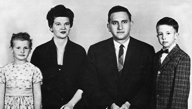 president-monson-with-wife-e.jpg